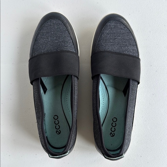 Ecco Black and Gray Bluma Ballerina Flats - Picture 5 of 16